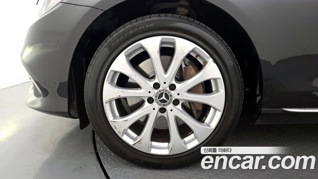 Mercedes-Benz E-Class E300 4MATIC Exclusive