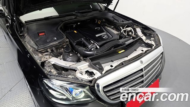 Mercedes-Benz E-Class E300 4MATIC Exclusive