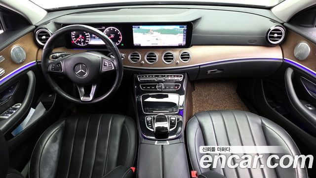 Mercedes-Benz E-Class E300 4MATIC Exclusive
