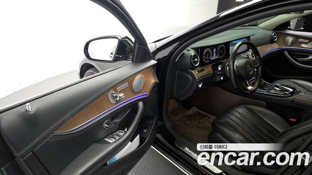 Mercedes-Benz E-Class E300 4MATIC Exclusive