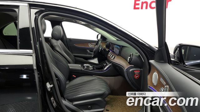 Mercedes-Benz E-Class E300 4MATIC Exclusive