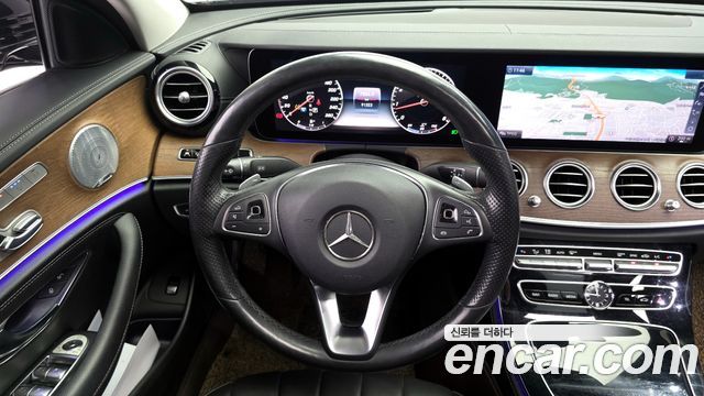 Mercedes-Benz E-Class E300 4MATIC Exclusive