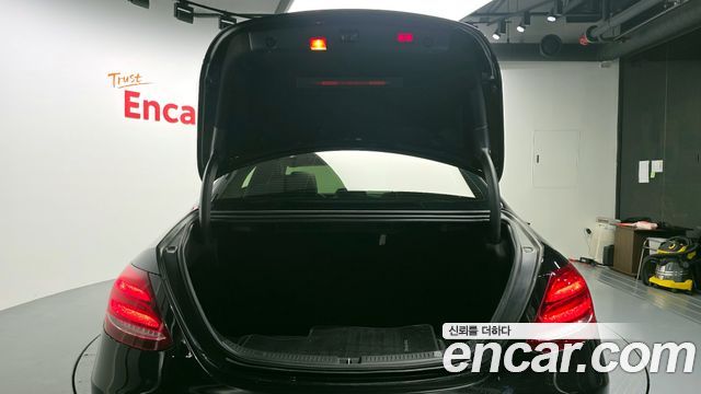 Mercedes-Benz E-Class E300 4MATIC Exclusive
