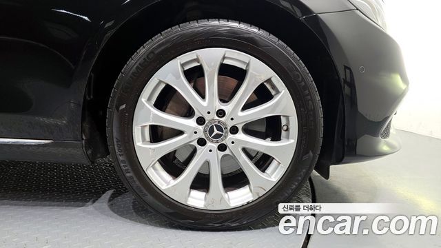 Mercedes-Benz E-Class E300 4MATIC Exclusive