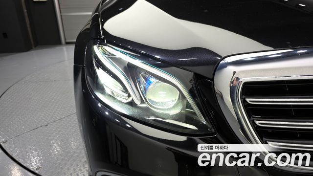 Mercedes-Benz E-Class E300 4MATIC Exclusive
