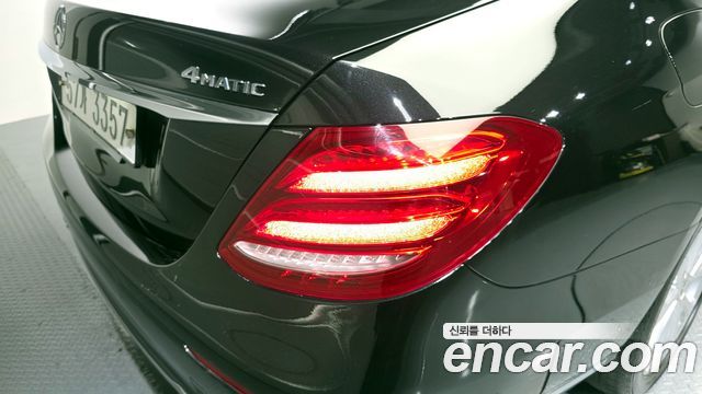 Mercedes-Benz E-Class E300 4MATIC Exclusive
