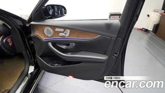 Mercedes-Benz E-Class E300 4MATIC Exclusive