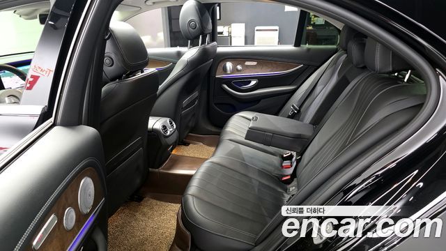 Mercedes-Benz E-Class E300 4MATIC Exclusive