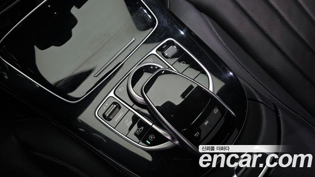 Mercedes-Benz E-Class E300 4MATIC Exclusive