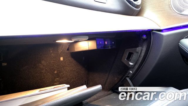 Mercedes-Benz E-Class E300 4MATIC Exclusive