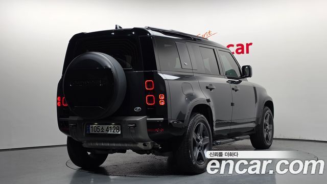 Land Rover Defender 110 P300 X-Dynamic SE