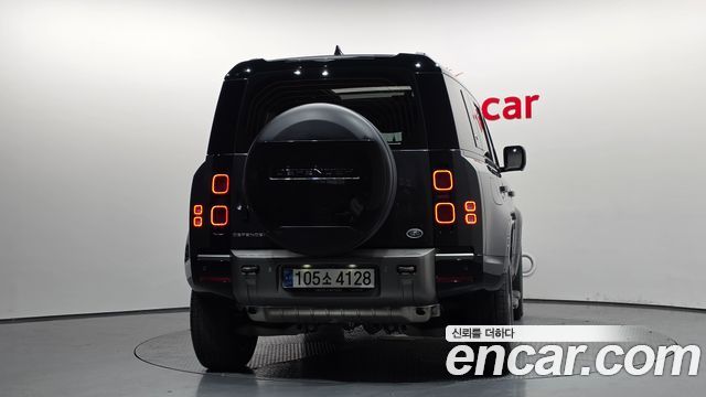 Land Rover Defender 110 P300 X-Dynamic SE