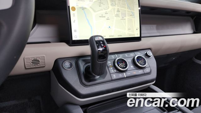 Land Rover Defender 110 P300 X-Dynamic SE