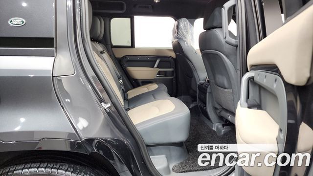 Land Rover Defender 110 P300 X-Dynamic SE