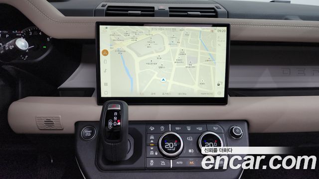Land Rover Defender 110 P300 X-Dynamic SE