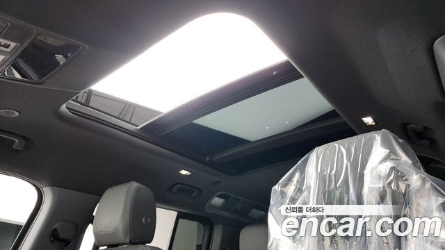 Land Rover Defender 110 P300 X-Dynamic SE