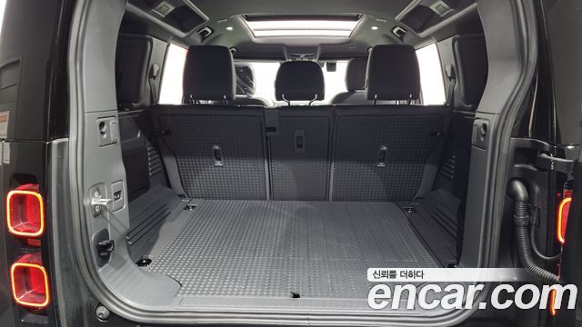 Land Rover Defender 110 P300 X-Dynamic SE