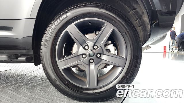 Land Rover Defender 110 P300 X-Dynamic SE