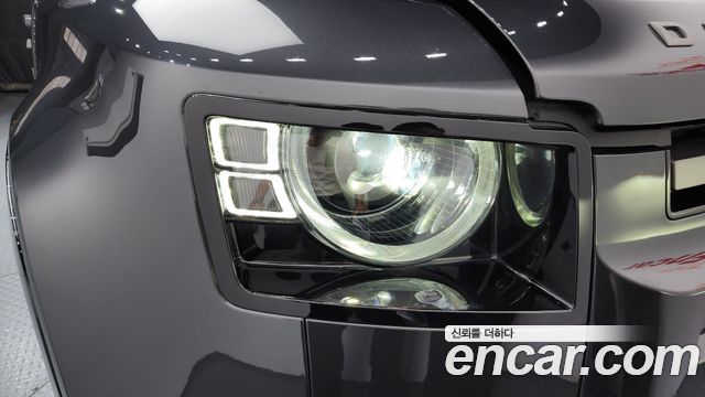 Land Rover Defender 110 P300 X-Dynamic SE