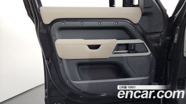 Land Rover Defender 110 P300 X-Dynamic SE