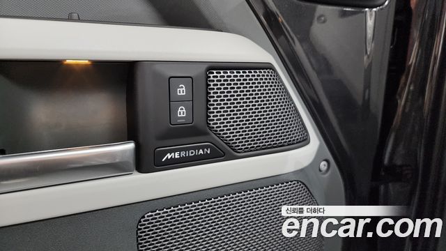 Land Rover Defender 110 P300 X-Dynamic SE
