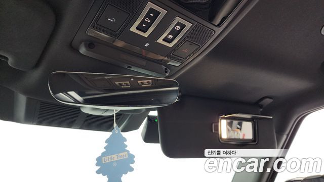 Land Rover Defender 110 P300 X-Dynamic SE