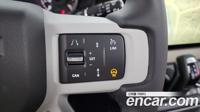 Land Rover Defender 110 P300 X-Dynamic SE