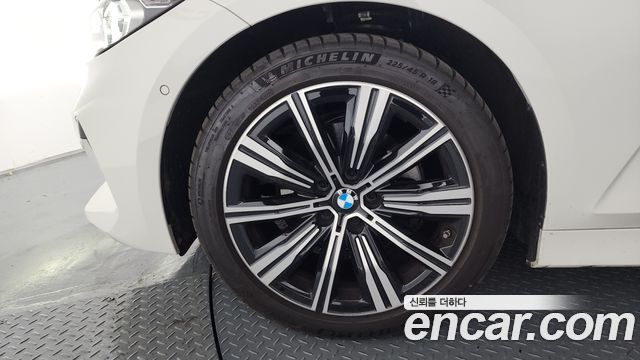 BMW 3-Series 320i