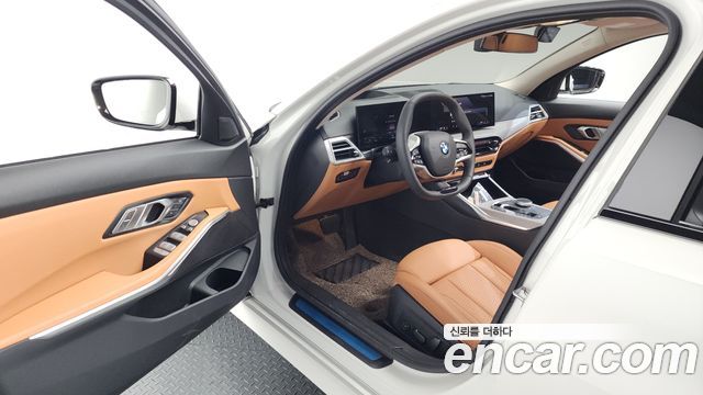 BMW 3-Series 320i