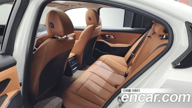 BMW 3-Series 320i
