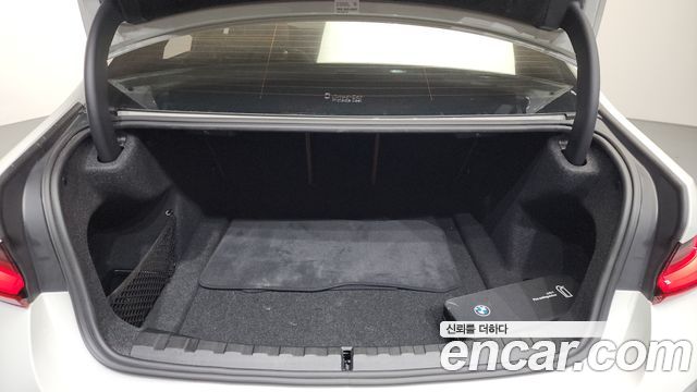 BMW 3-Series 320i