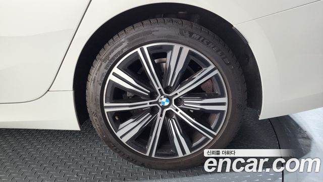 BMW 3-Series 320i