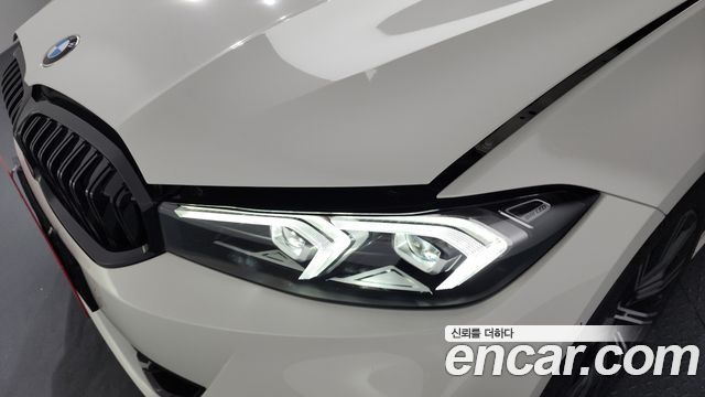 BMW 3-Series 320i
