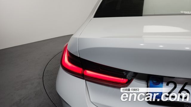 BMW 3-Series 320i