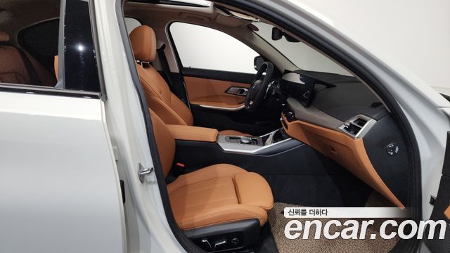 BMW 3-Series 320i