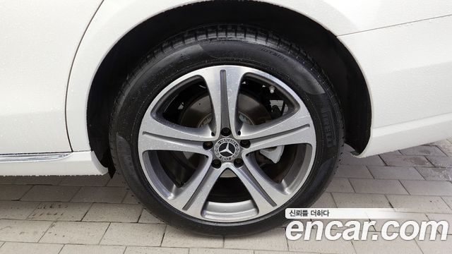Mercedes-Benz E-Class E220d Avantgarde