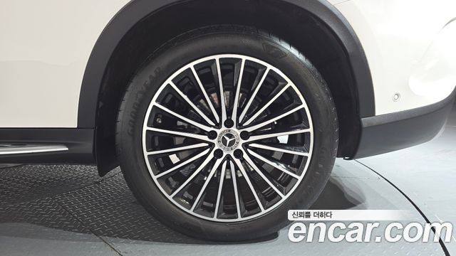 Mercedes-Benz GLC-Class GLC300 4MATIC AMG Line