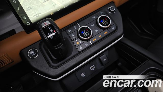 Land Rover Defender 130 P400 X-Dynamic HSE