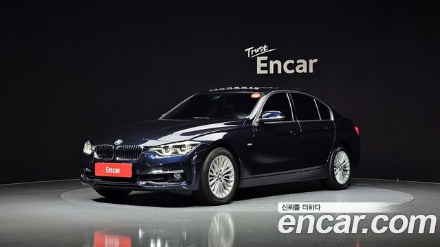 BMW 3-Series 320i Luxury