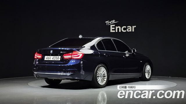 BMW 3-Series 320i Luxury