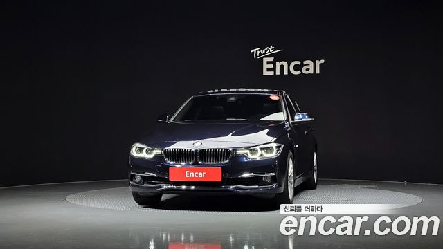 BMW 3-Series 320i Luxury