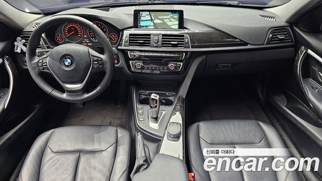 BMW 3-Series 320i Luxury