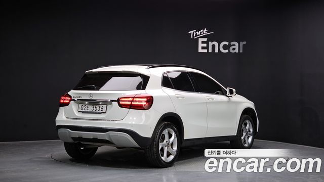 Mercedes-Benz GLA-Class GLA220