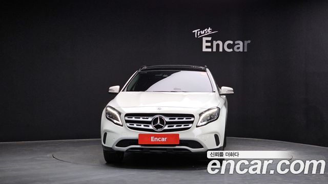 Mercedes-Benz GLA-Class GLA220