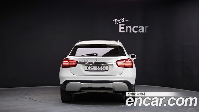 Mercedes-Benz GLA-Class GLA220