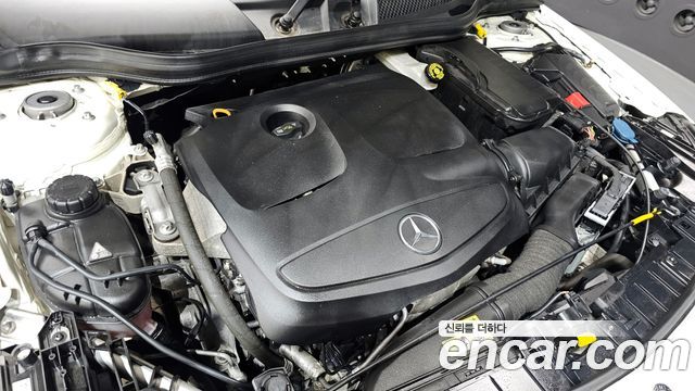 Mercedes-Benz GLA-Class GLA220
