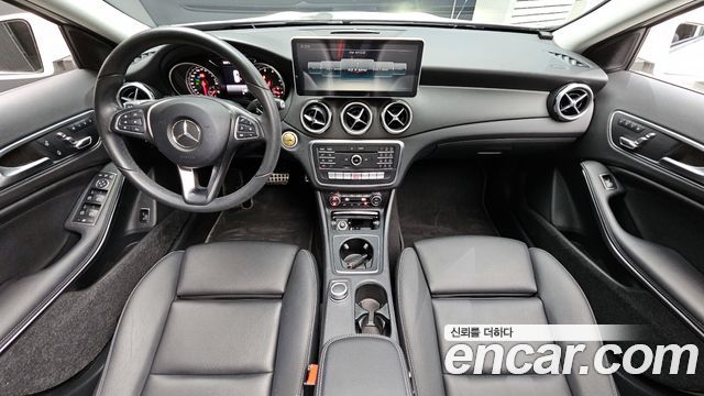 Mercedes-Benz GLA-Class GLA220