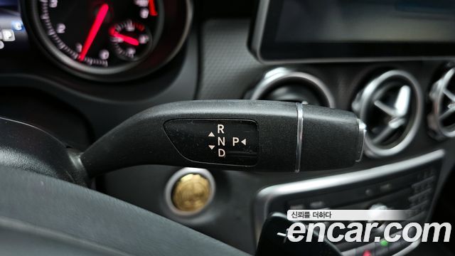Mercedes-Benz GLA-Class GLA220