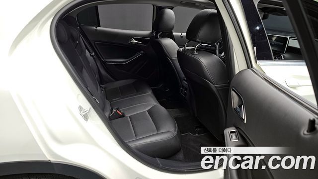 Mercedes-Benz GLA-Class GLA220
