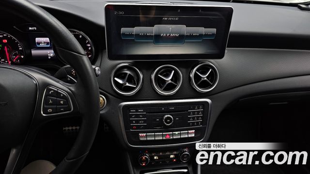 Mercedes-Benz GLA-Class GLA220